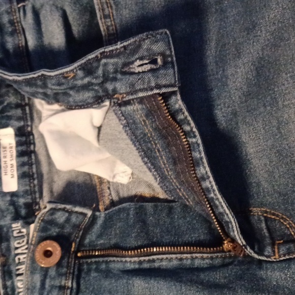 AMERICAN RAG, WOMENS, HIGH RISE MOM SHORTS, SIZE 11/30 - Picture 6 of 6